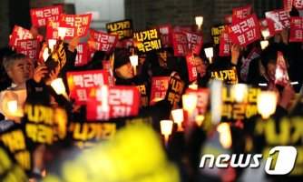 '전동성당 가득 울리는 박근혜 퇴진의 목소리'