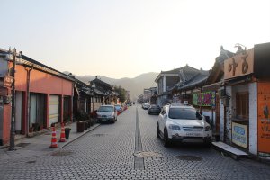 이른 아침 전주한옥마을 이곳저곳을 둘러보면서 자세히 알게 된 전동성당