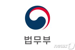 '무료법률지원' 윤세리 변호사 국민훈장..법의 날 기념식