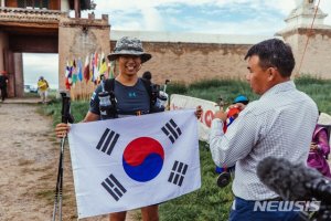 '고비사막마라톤대회 마지막 완주자' 청소년회복센터 기부 '훈훈'