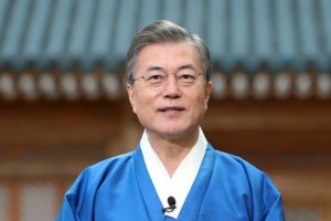 문재인, 中 국민에 새해 인사..