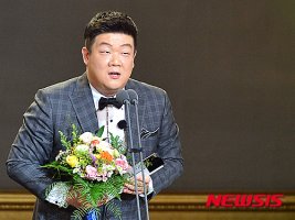 수상소감 말하는 유민상