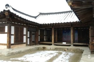 새하얀 설경 속 전동성당