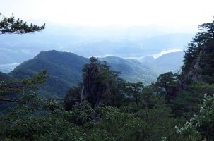 제천 금수산 퇴계도 반한 `錦繡江山(금수강산)`
