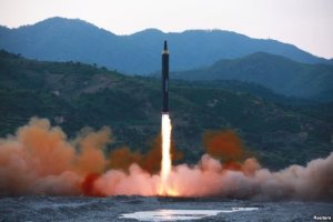 329. 북핵 / 북한, ICBM 발사 위협…“액체 추진 KN-08 형태 전망”