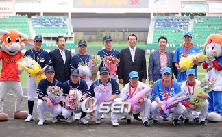 [홍윤표의 발 없는 말]김경문호와 호시노재팬, ‘복수혈전 Ⅲ’을 보고 싶다