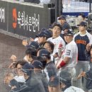 덕아웃도 다 감독 쳐다봤다는데 비판 무시했네 이미지