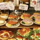 런던PC방 | 📢 💔 감성의 탈을 쓴 착취?런던베이글뮤지엄 과로사 논란 총정리 (20대 직원 사망 사건)