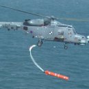 국산 청상어 어뢰를 투하하는 해군 AW-159 '와일드캣' 해상작전헬기 영상 첫 공개 이미지
