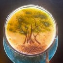 갤러리 코랄 리프 커피 | 호이안 여행 일정 위치, 그릭 수블라키 맛집, 에그커피, 호이안 인생네컷, 못카페, 아트갤러리, 숯불...