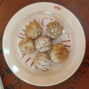 카페 음료와 디저트 이미지