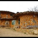 쌍둥이네흙집 이미지