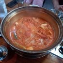 10가지 재료 육수와 닭 + 묵은 김치의 조우로 국물이 끝내줍니다. 닭한마리 김치찌개 25,000원 + 공기밥 무료 &#39;명동찌개마을&#39; 이미지