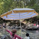 옐로우마켓 | 계곡 바다 물놀이 필수템 감성 캠핑의 시작, 마켓비 ROMIL 파라솔 찐 후기! (옐로우 스트라이프 + 받침대)