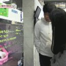 아니.. 음식물 쓰레기통에서 강아지 우는 소리가 나는거에요;;;.gif 이미지