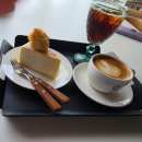 룩앳더바리스타(LOOK AT THE BARISTA) | [부산 송정 카페] '룩앳더바리스타 송정구덕포점 신관' 추억이 머무는 구덕포의 새로운 아지트