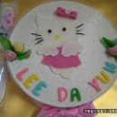 지인 딸램 생일에 만든 - 헬로키티떡케이크 와 치즈당근 네모 떡케이크 이미지