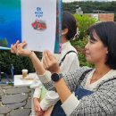 ＜책방 마당에 모여 그림책을 읽는 가을 오후＞ 이미지