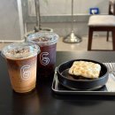 정COFFEE | 푸켓 올드타운 카페 에어컨 시원한 SIXORY Coffee