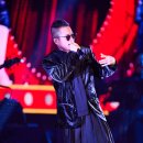 ㈜여행신화 | 김건모, 6년만에 서울 공연…떨림과 눈물로 시작→관객 응원에 '큰절' 화답