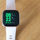 Fitbit Versa 2는 Apple의 지배력을 쫓습니다. 이미지