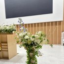 깔끔하고 시원한 그린브리즈 단상 센터피스 &amp; 무대 생화장식 후기 🌿🤍