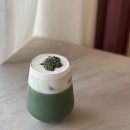 요즘 해외에서 말차라떼 유행하는데 한국도 쑥라떼(ssuk latte)밀었으면 좋겠는 달글 이미지