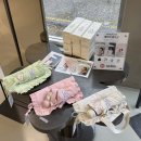 스테이씨 - 강릉시 하남길 223-13 | 마크모크 스테이씨 콜라보 성수 팝업 매장 방문 후기, 샌들 착용까지