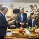 효(孝)광 공동생활가정 | 초고령사회와 노인문제 1 “우리는 노인을 어떻게 생각하는가? “인구 고령화라는 당면 과제는 경제...