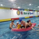 스포츠 아이 수영장 이미지