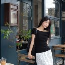 필로트 | 20대 30대 여자 여름 하객룩 코디 필로트 도트 스커트 + 오프숄더 니트