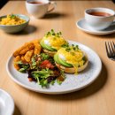 남편·아이들 챙기느라 지친 나를 위한 선물 ✨ Salmon Toast &amp; Avocado Benny로 힐링하세요 이미지