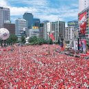 월드컵과 붉은 티셔츠 "Be The Reds!" 이미지