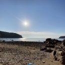 은빛 비치는 돌 이미지