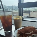 오우르커피 | 양주 옥정 카페 오우르 커피 OULEU, 창가 뷰와 크림라떼·티라미수 솔직 후기