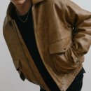 112901-라023-3 | 더스티화이트 빈티지 폭스 레더 점퍼 DUSTYWHITE 25FW VINTAGE FAUX LEATHER A1 JUMPER 스트릿패션 브랜드