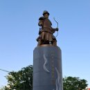 윤흥신장군상 이미지