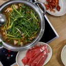 궁말로 | 서울랜드 근처 맛집 얼큰한 미나리 버섯 샤브와 수타면이 맛있는 봉덕칼국수 과천점