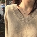 네아 | SIE 시에 성수 팝업 니트 추천 (네아 오프숄더 스웨터, 베이 루즈 울 브이넥 니트, 릴 메리노 브이 니트)