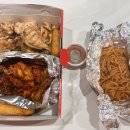 꾸브라꼬숯불두마리치킨 | 꾸브라꼬 숯불두마리치킨 경안점) 이제는 기름 말고 술불에 구운 치킨이다!!!🔥 (feat. 우동사리볶음)