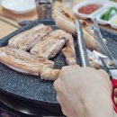 돌판에 누운 오겹살 이미지