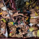 '이 폭염속에'…넘쳐나는 필리핀 교도소 풍경 이미지