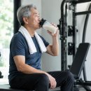 노년층 근육량 늘리려면… "근력 운동·유청 단백질 섭취 병행해야" 이미지
