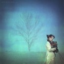 흐르는 강물을 바라 이미지