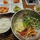 사계절 굴국밥과 동태탕 이미지