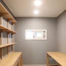 서재로 | 공사 없이 드레스룸을 서재로, 좁은 공간을 바꾼 월시스템 선반 수납장 후기