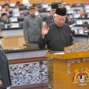 Najib leads MPs in taking oath of office 이미지