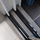 회룡역풍림아이원아파트경로당 | 레일 교체 전문 뽀빠이 아저씨가 경기도 의정부 회룡역 풍림 아이원 아파트 주방 중문 수리해 드렸어요.