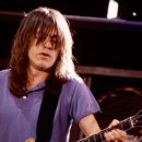 Malcolm Young – “조용한 천재가 만든 지상의 가장 큰 소리” 이미지