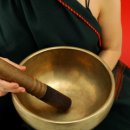 마음의 안정을 위한 싱잉볼 명상 이미지